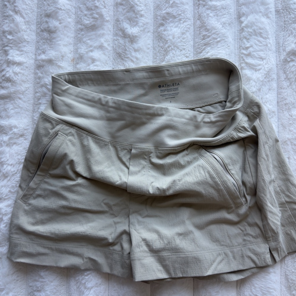 Athleta Trekkie North Midrise Shorts Ecru Size 2
